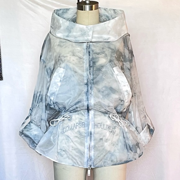 Like New Emporio Armani cloud-print hooded windbreaker jacket blue white sz 44 - Picture 3 of 17